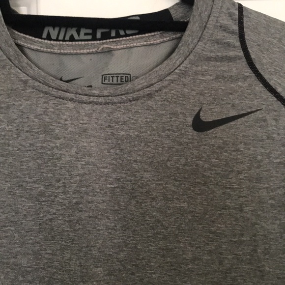 Men’s Nike Pro Fitted Workout Top.EUC.Sz-Medium - Picture 3 of 4